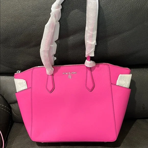 Michael Kors cerise leather Medium tote - Picture 2 of 11